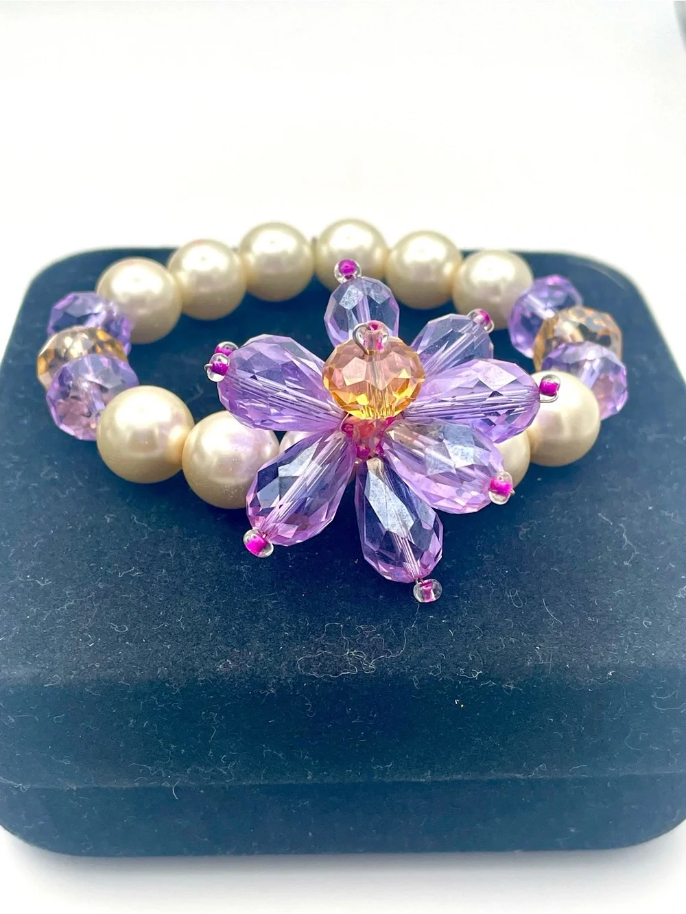 Jessica Simpson Pearl Stretch Bracelet with Purple Crystal Flower Charm. 8 inch